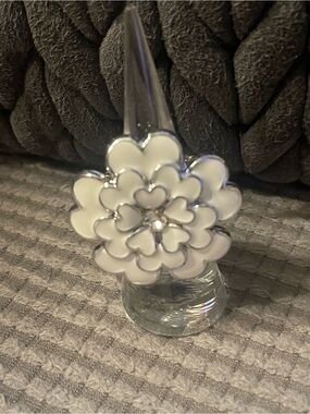 White Enamel Flower Stretchy  Ring